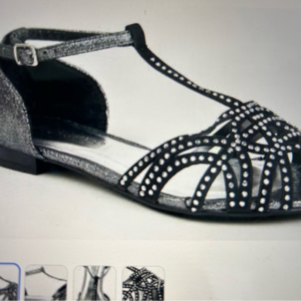 Breckelle’s Bling-21 sandals silver and black size 8